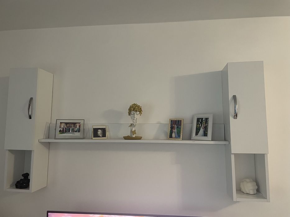 Vand comoda living cu rafturi suspendate