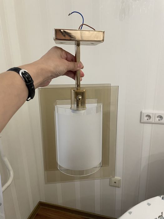 Продам люстры в прихожую