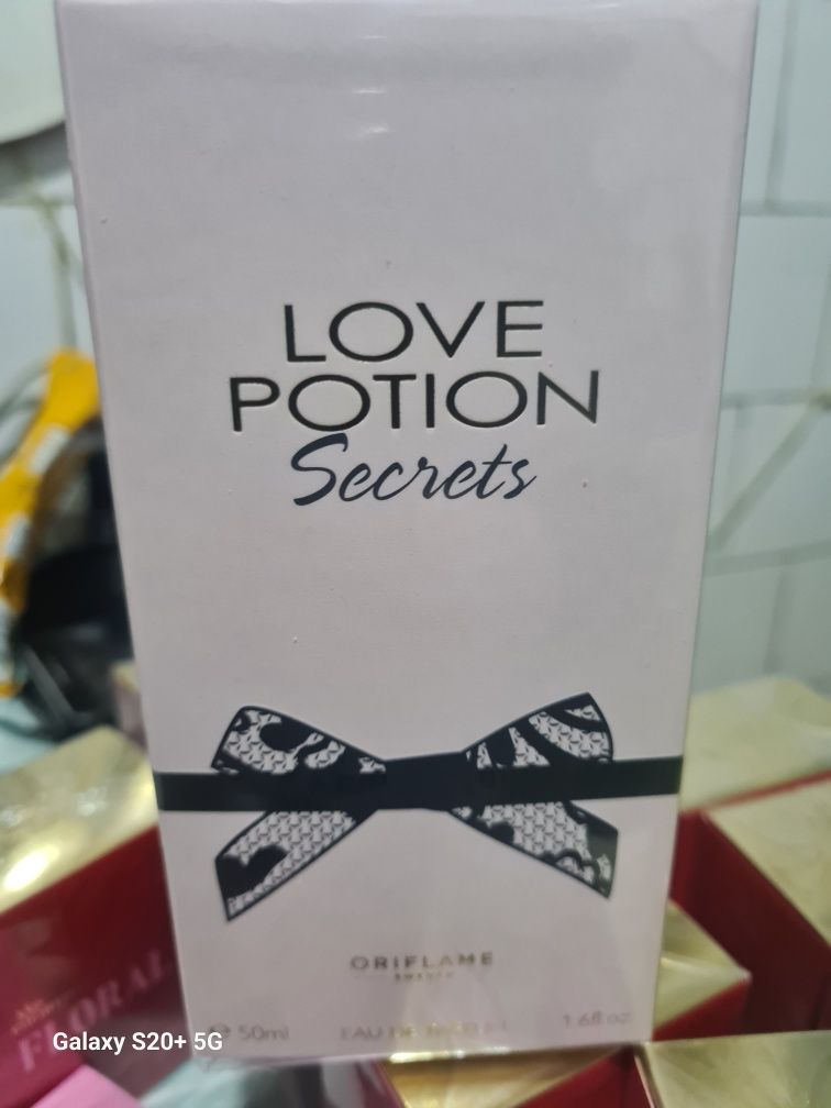 Livrare gratuita &Love Potion Secret