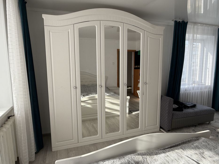 Спальный гарнитур