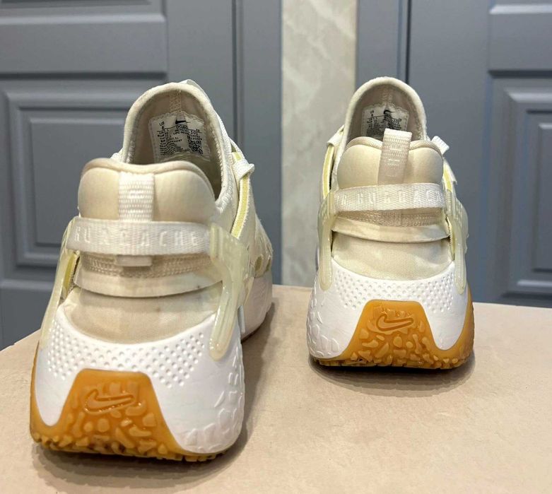 Продам кроссовки Nike Air Huarache