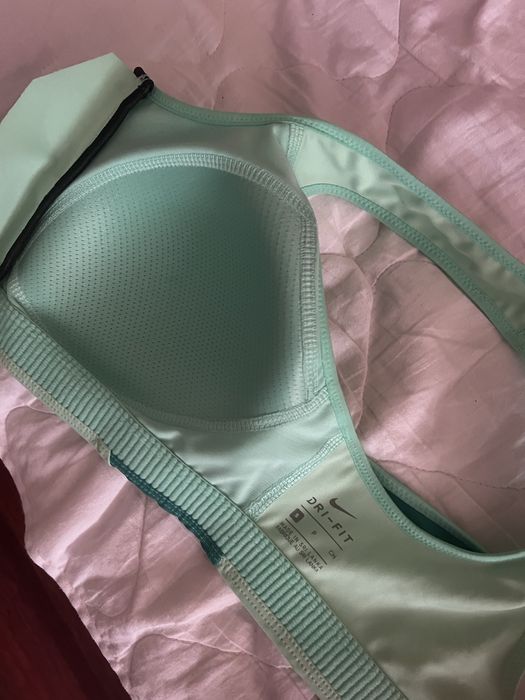 Спортно бюстие nike