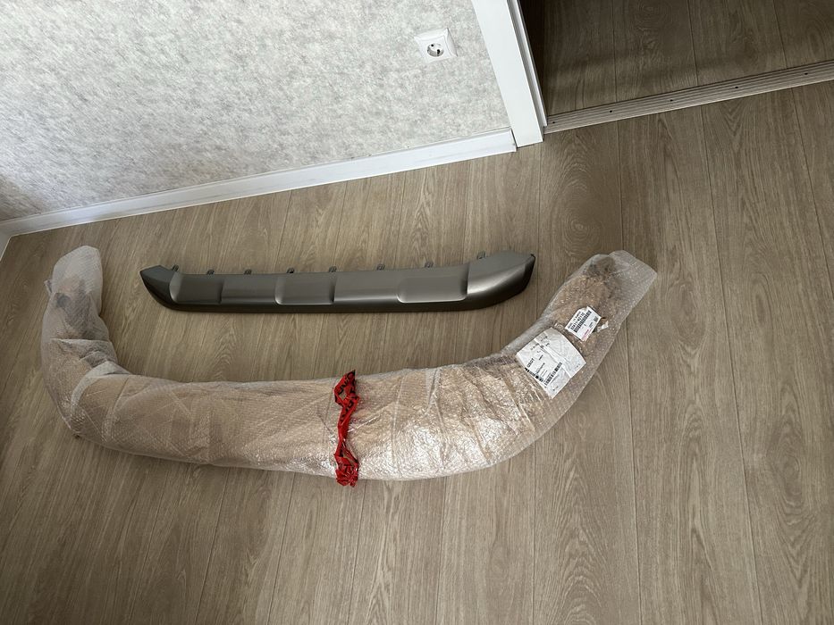 Продам накладки на бампер Тойота раф 4
