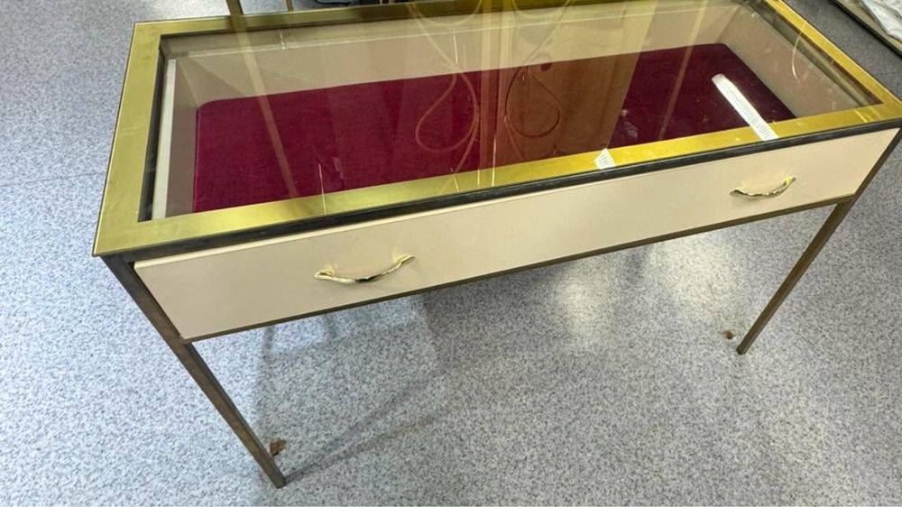 Продаю туалетный стол (консоль) — почти новый, в отличном состоянии!