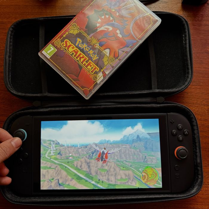 Nintendo Switch 2 + joc Pokemon Scarlet