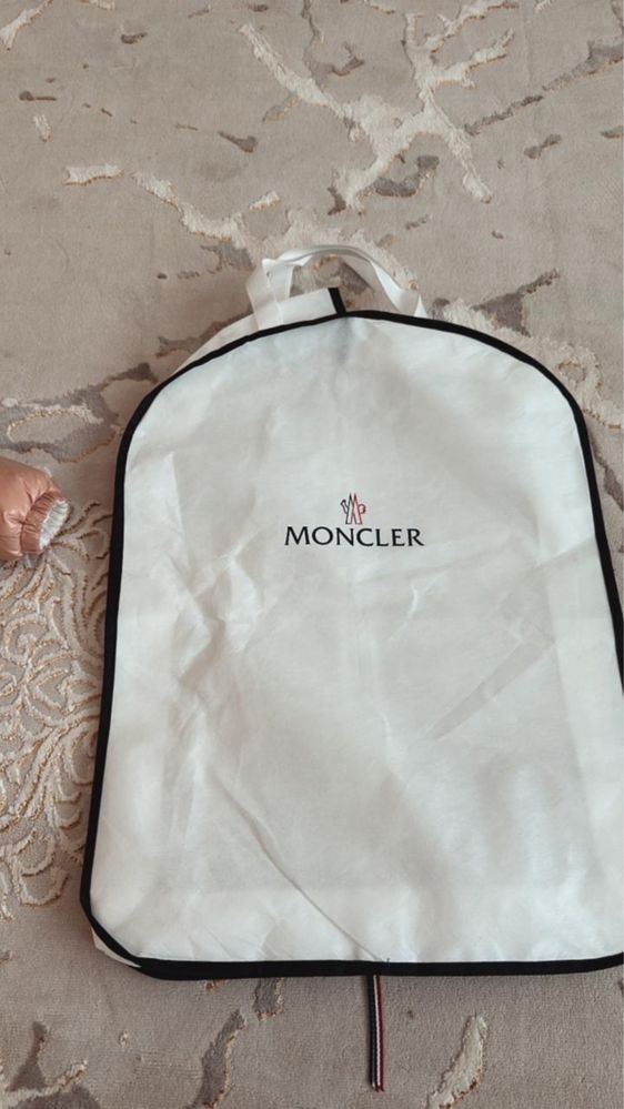 Зимний комбинезон Moncler