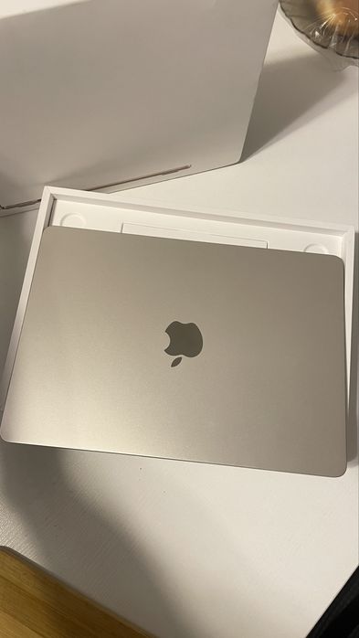 Продам MacBook Air m3, 16