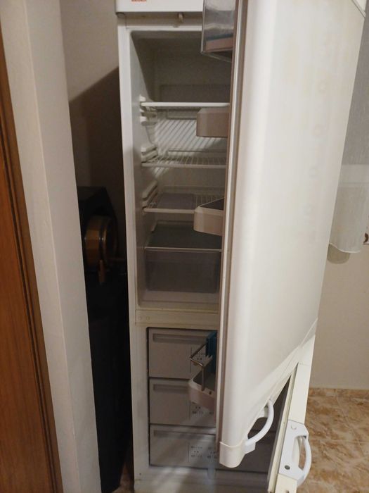 Продавам хладилник