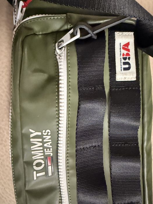 Чантичка Tommy jeans