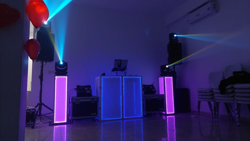 Panou Dj si stalpi lumini