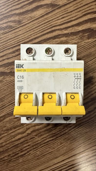 Новый Автоматический выключатель IEK BA47-29 G16, 3P