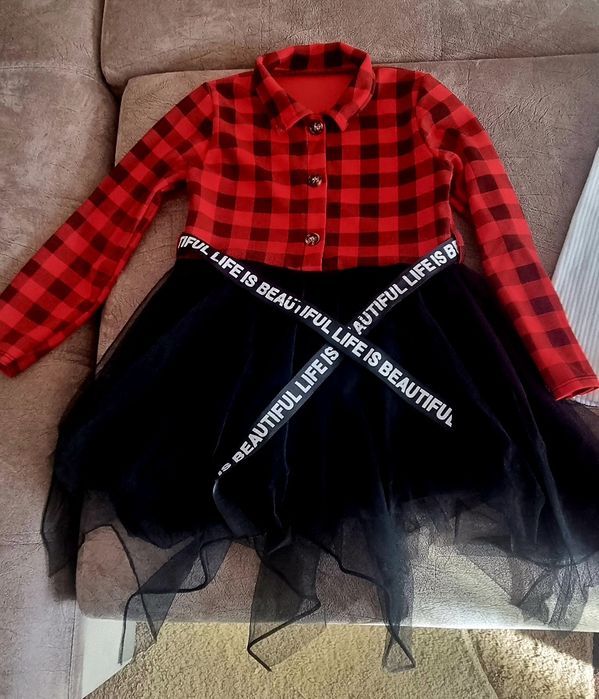 Лот от две коледни роклички 140р-р Цената е за двете роклички.