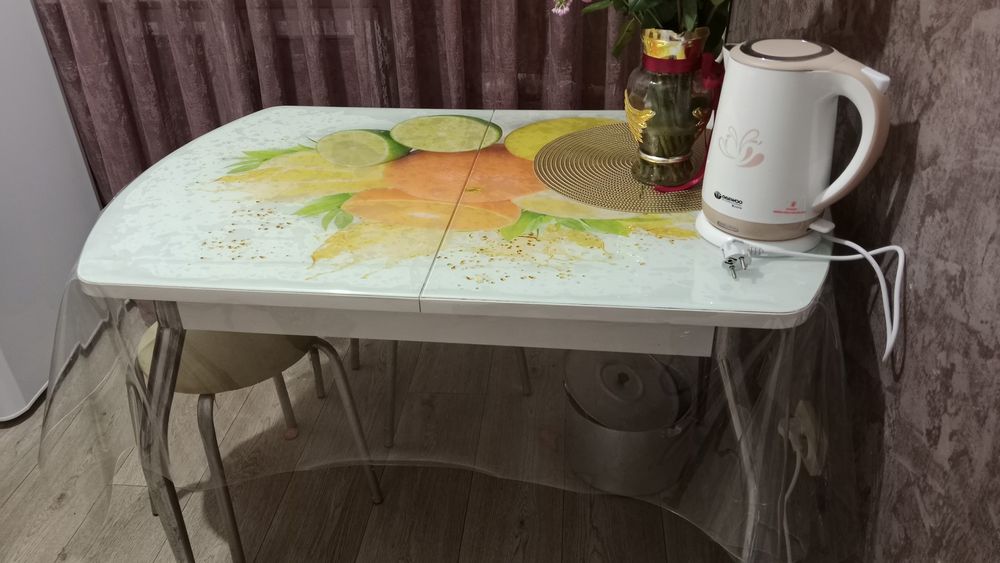 Продам обеденный стол 110*70.Раздвижной