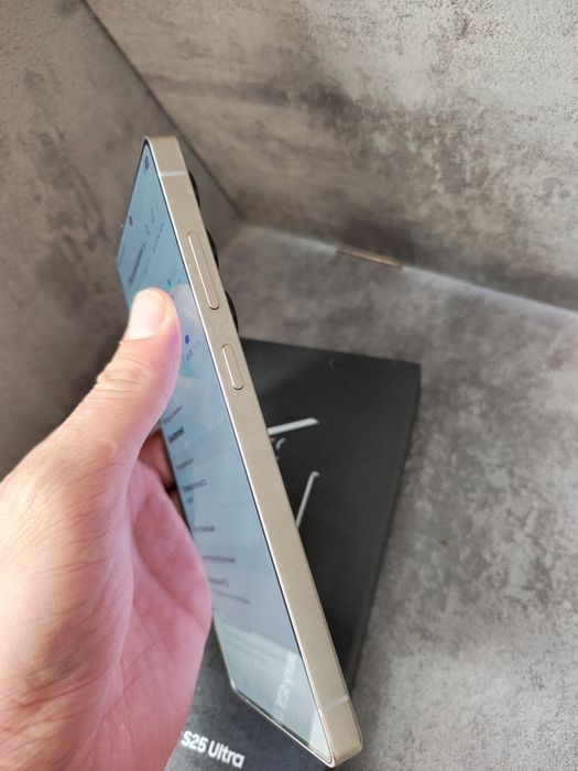 SAMSUNG S25 ultra 12/256