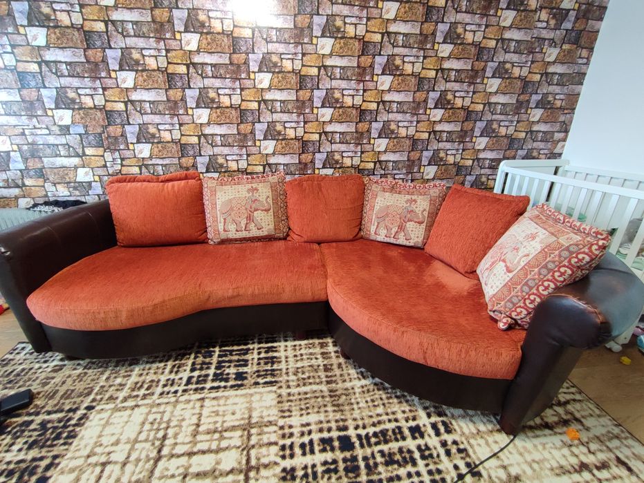 Coltar semirotund neextensibil + living