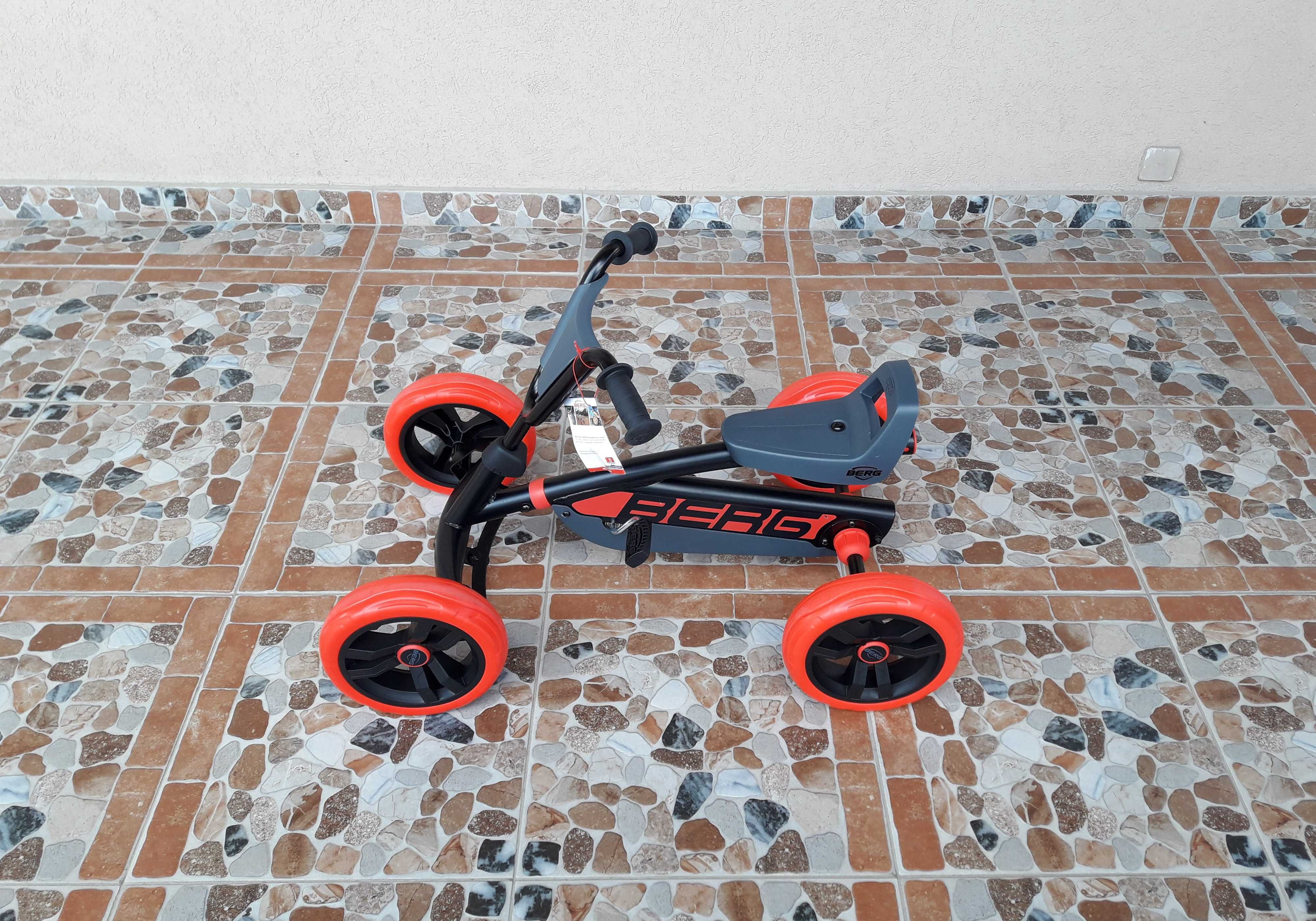 Cart (Kart) cu pedale pentru Berg Buzzy Red/Black – roșu/negru, NOU