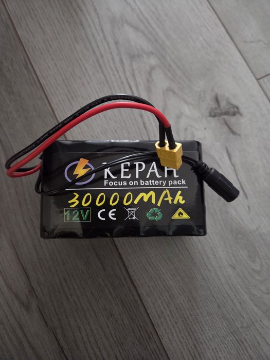 Vând acumulator 12v 30000mah preț 200ron.