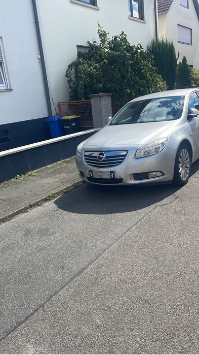 Vand opel insignia sau schimb motorul bate