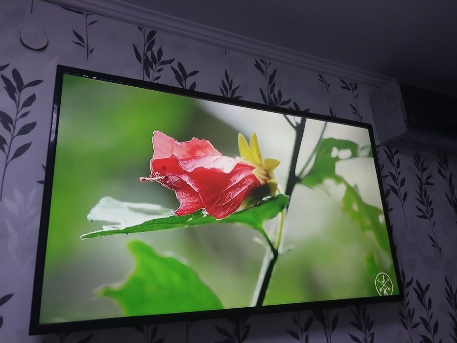 Большой Самсунг-130см.SMART WIFI  T2