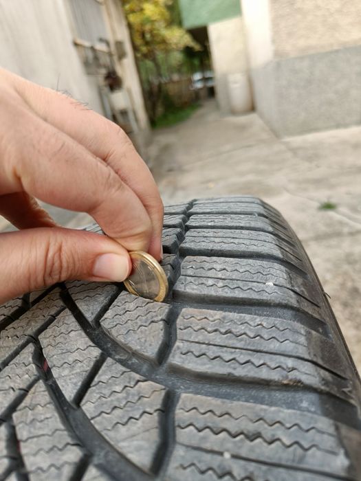 Зимни гуми  Bridgestone 215/50R17 - 4 броя