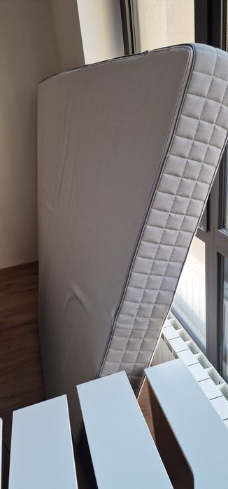 Спалня с матрак и гардероб