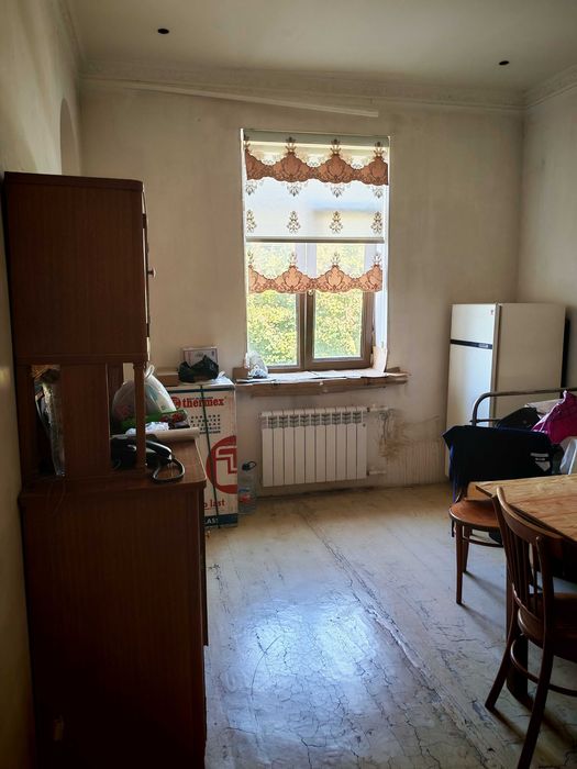 Продаю Посёлок Улугбек,3 комнатная Своя.Срочно