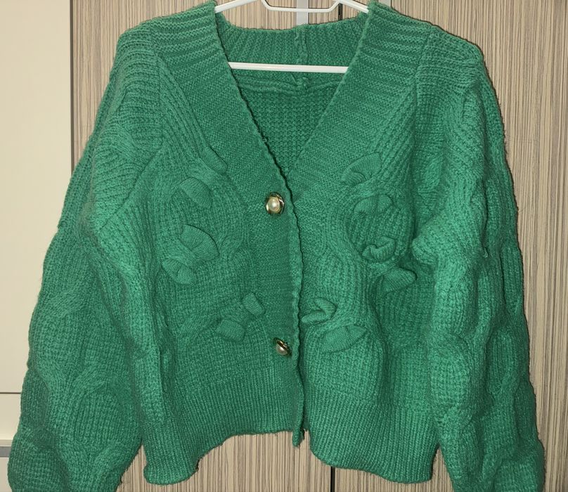 Зелена жилетка с панделки