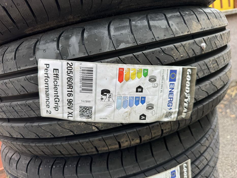 Anvelope Goodyear Efficient Grip Performance 2 205/60 R16 96V XL