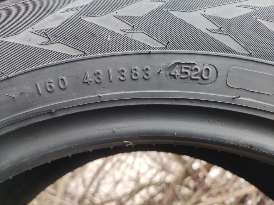 1бр. всесезонна гума 185/65/15 Nokian Season proof 
dot4520
7.9mm
Мног