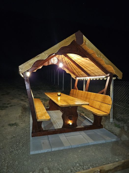 Vând foișor în 2 culori