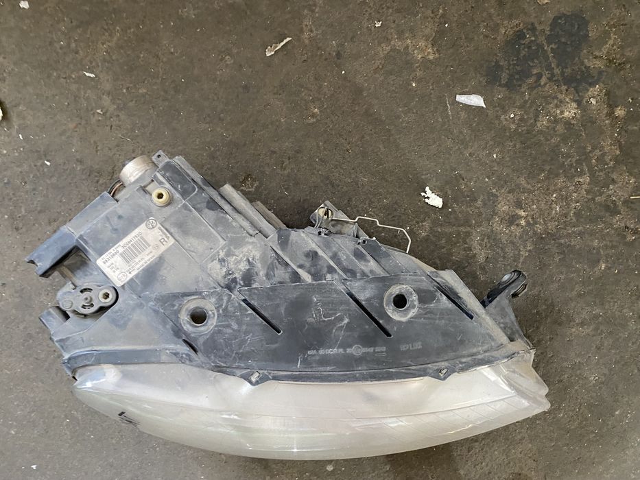 Far xenon VW Passat B6 2005 - 2010 far dreapta