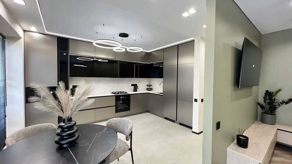 Дава се под наем Тристаен апартамент в София, Център - 90 кв.м за 561 € - Снимка #3