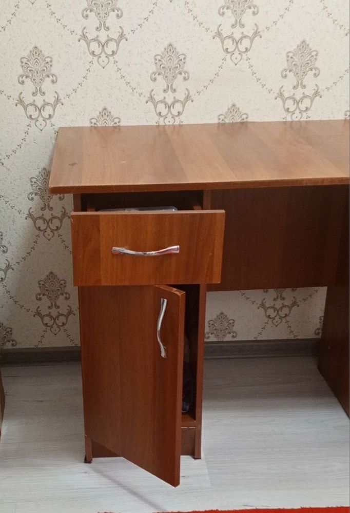 Компьютер столи сотилади