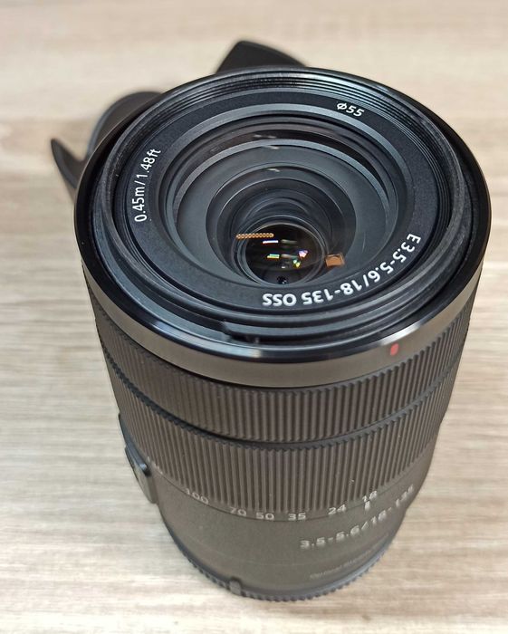 Обектив Sony E 18-135mm f/3.5-5.6 OSS