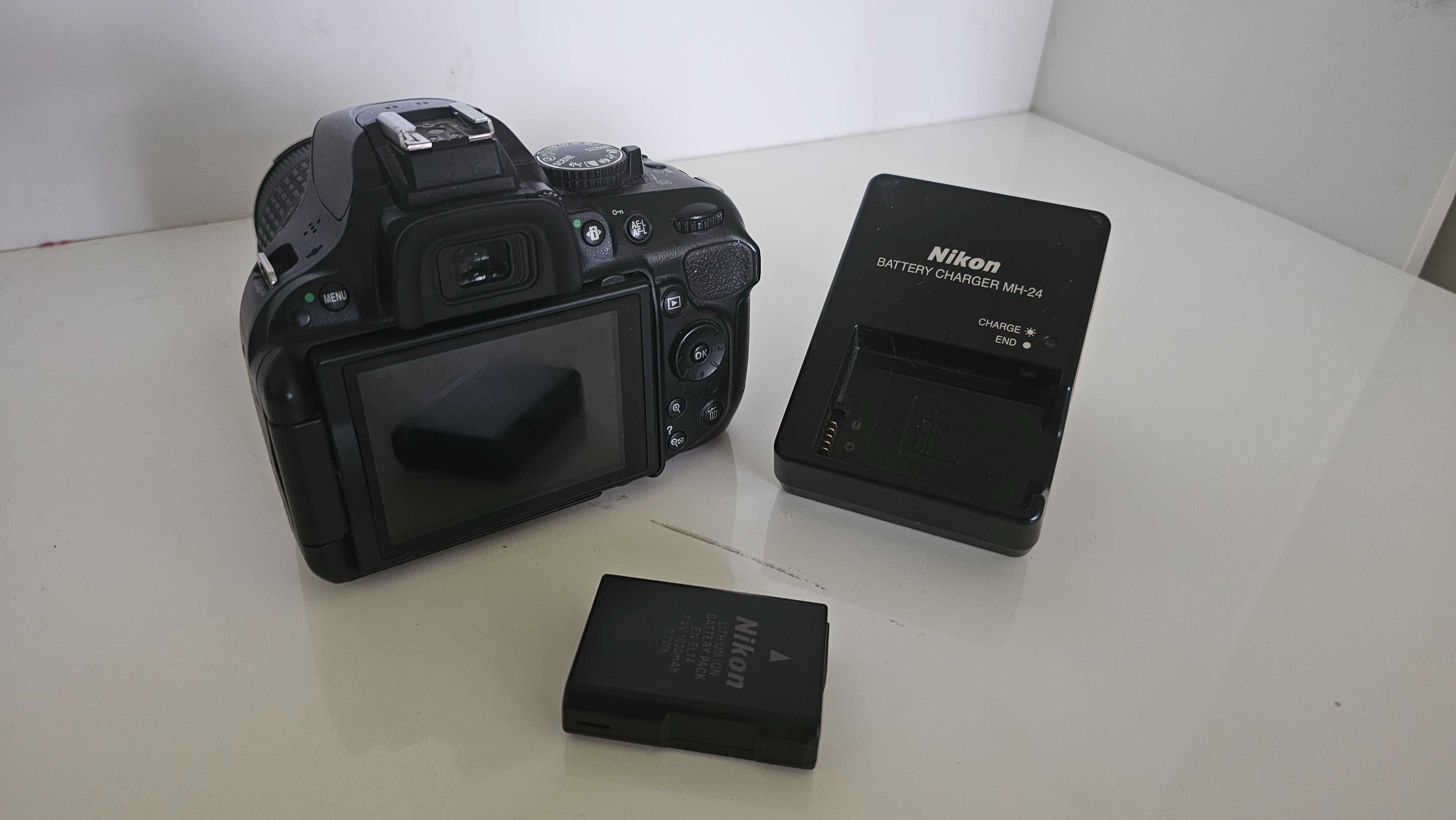 Nikon D5200 + два обектива и светкавица
