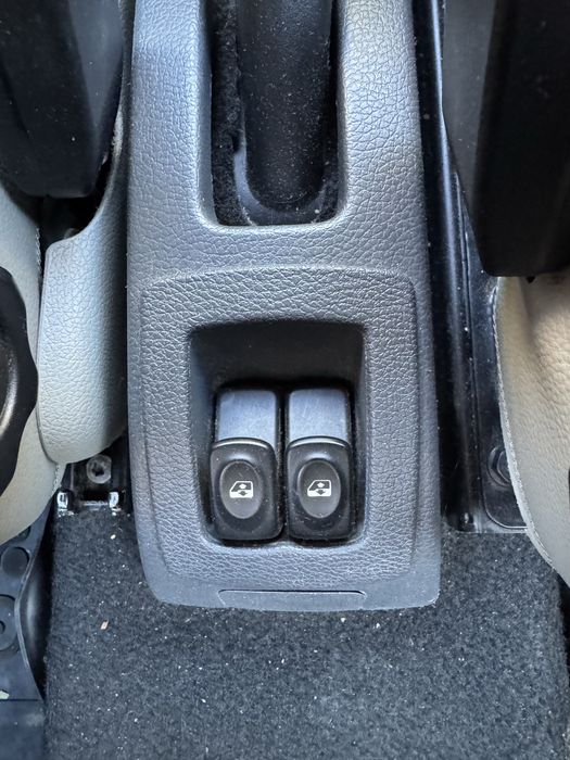 Vand Logan 1 2006 , 51000km ,motor 1.4 benzina