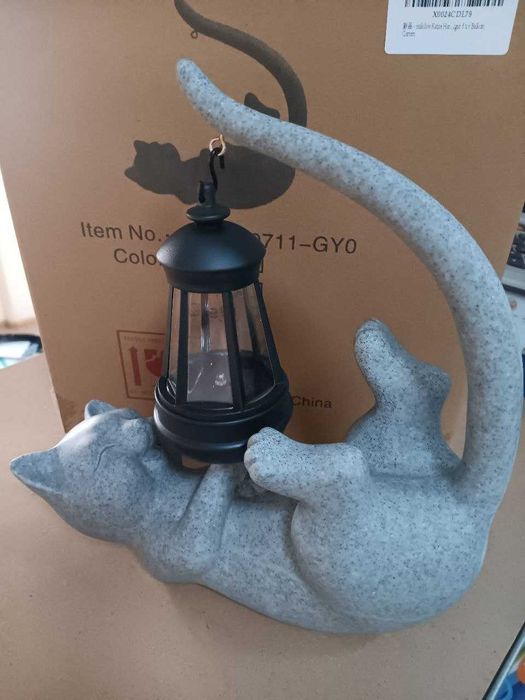 Декоративна статуя Котка със соларно фенерче, градинска фигурка