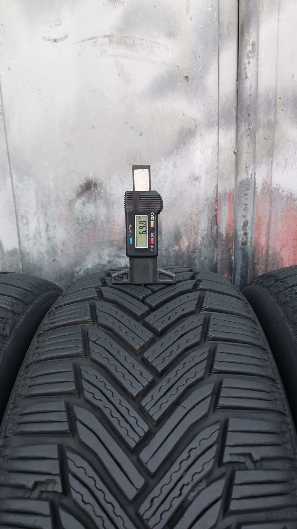 4бр. зимни гуми 205/55/16 Michelin Alpin 6
dot4022
6.98mm
Добри състоя