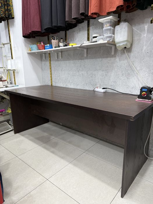 Стол для края большой. Использованный и почти новый состояние хорошое.