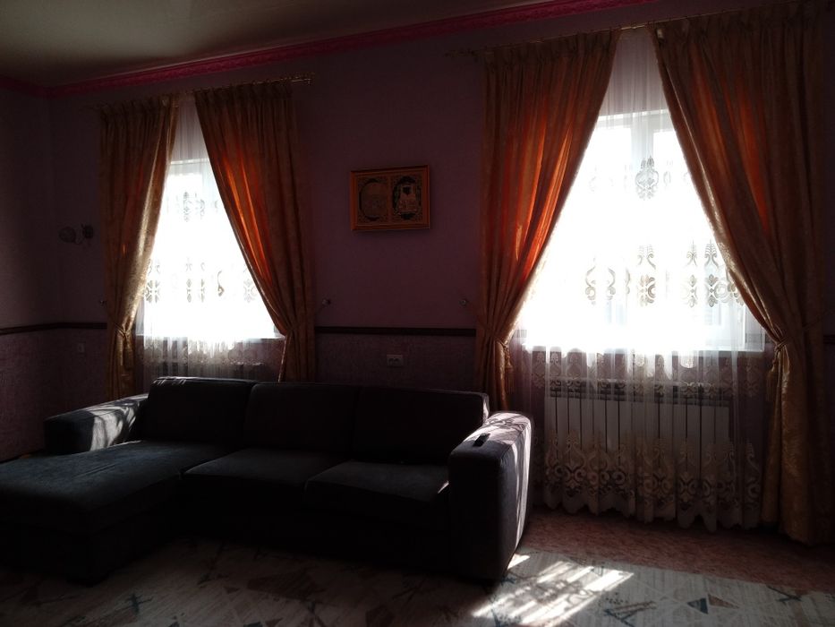 Штор золотистый .