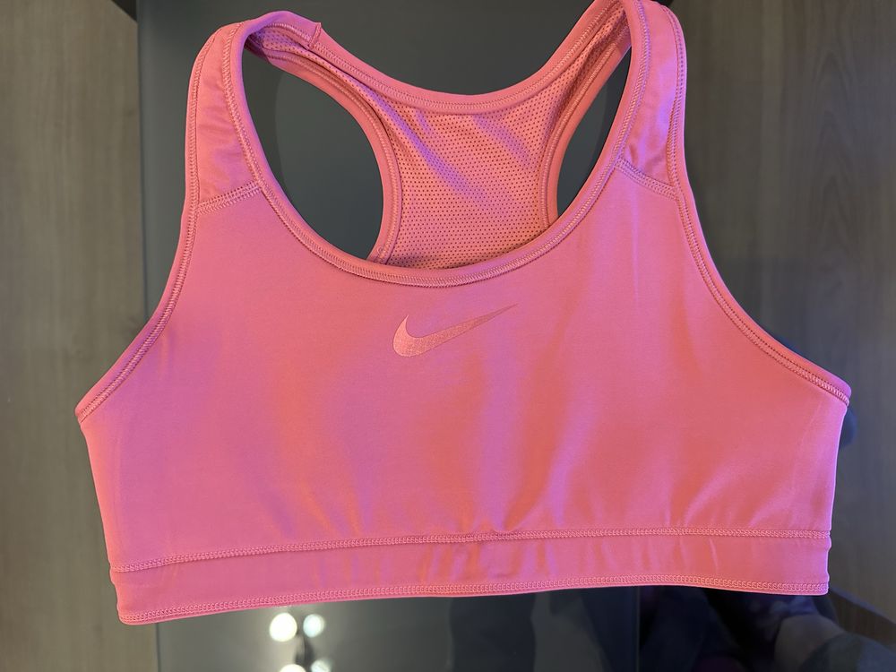 Чисто нов!! 100% Оригинален дамски комплект Nike бюстие и клин