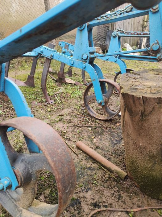 Cultivator ; prășitor  3 secții