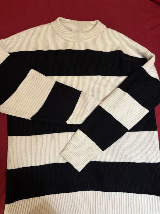 Модерен пуловер на Зара (13-14г) става и за хс