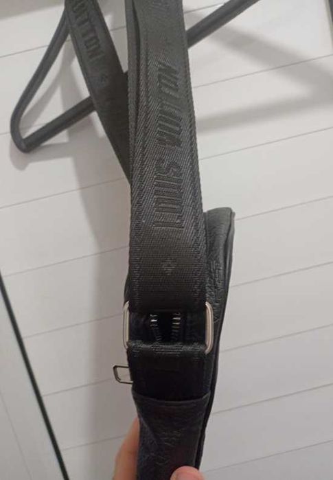 Чисто нова оригинална чантичка Louis Vuitton със сертификат