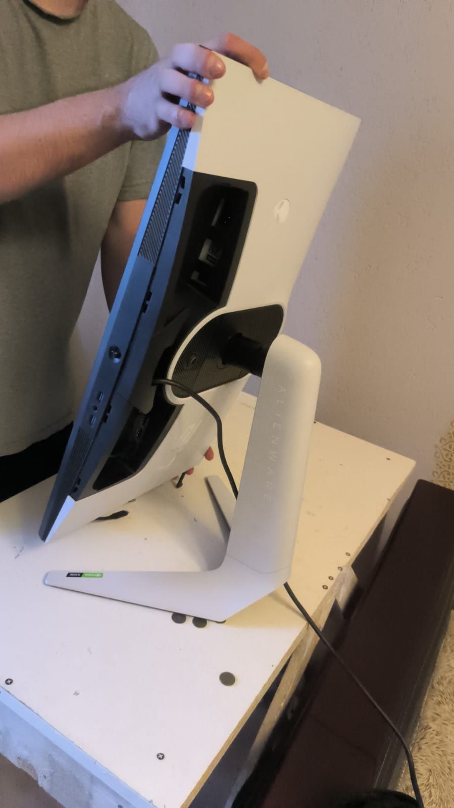 Alienware aw2723df