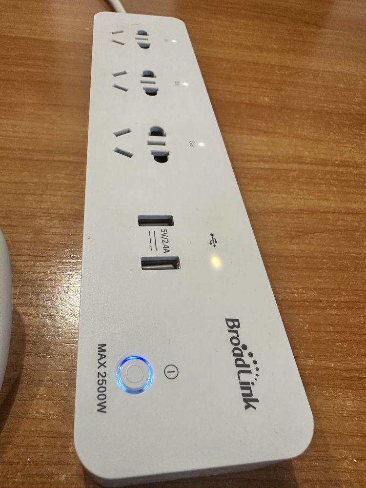 Умный Wi-Fi удлинитель Broadlink MP1