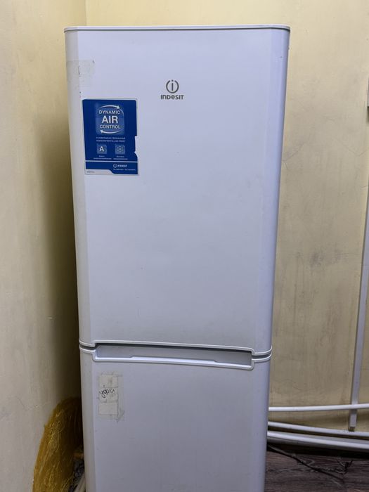 Холодидьник индесит