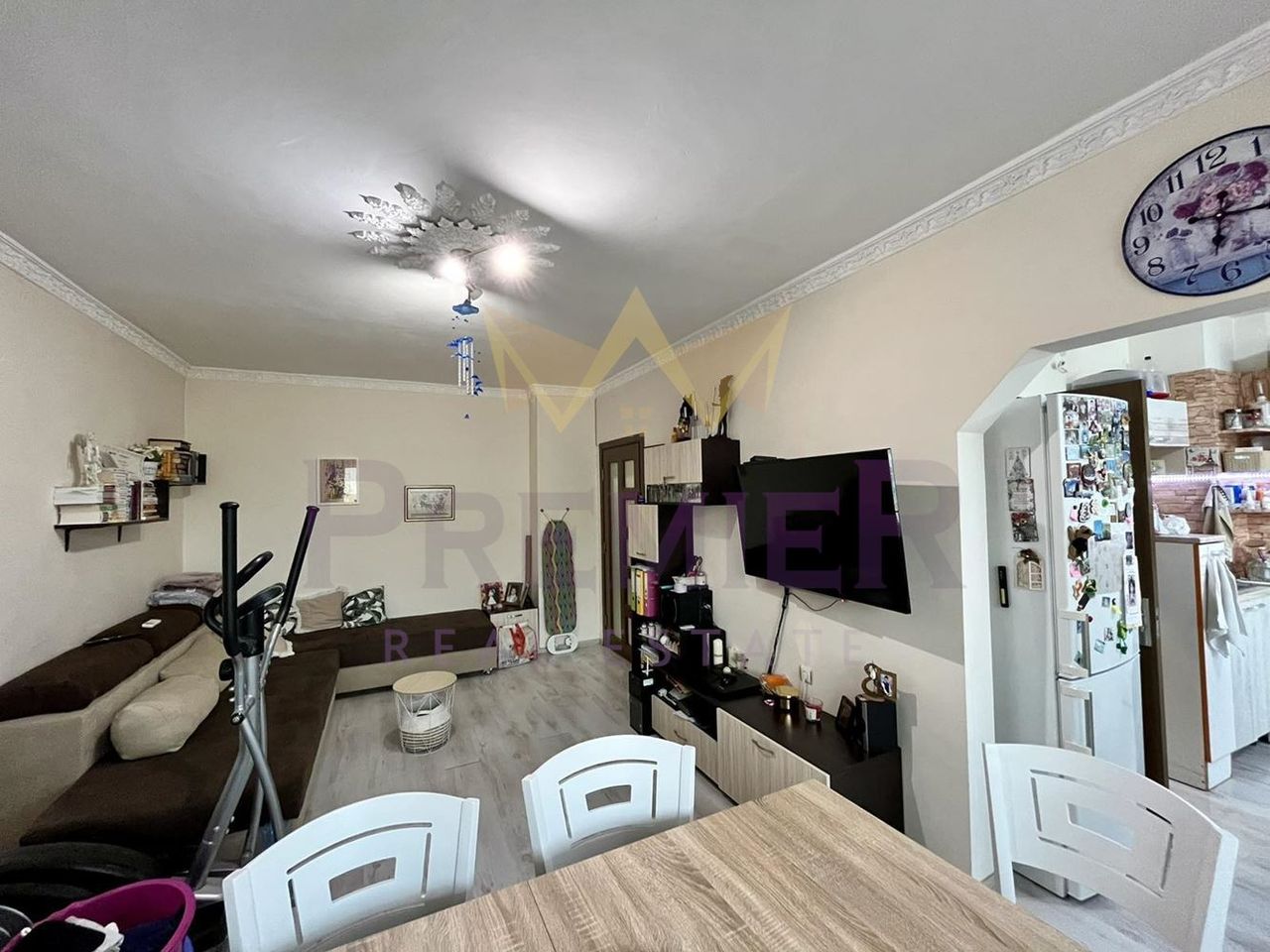 Продава се Тристаен апартамент в Добрич, Център - 87 кв.м за 1035 €/кв.м - Снимка #3