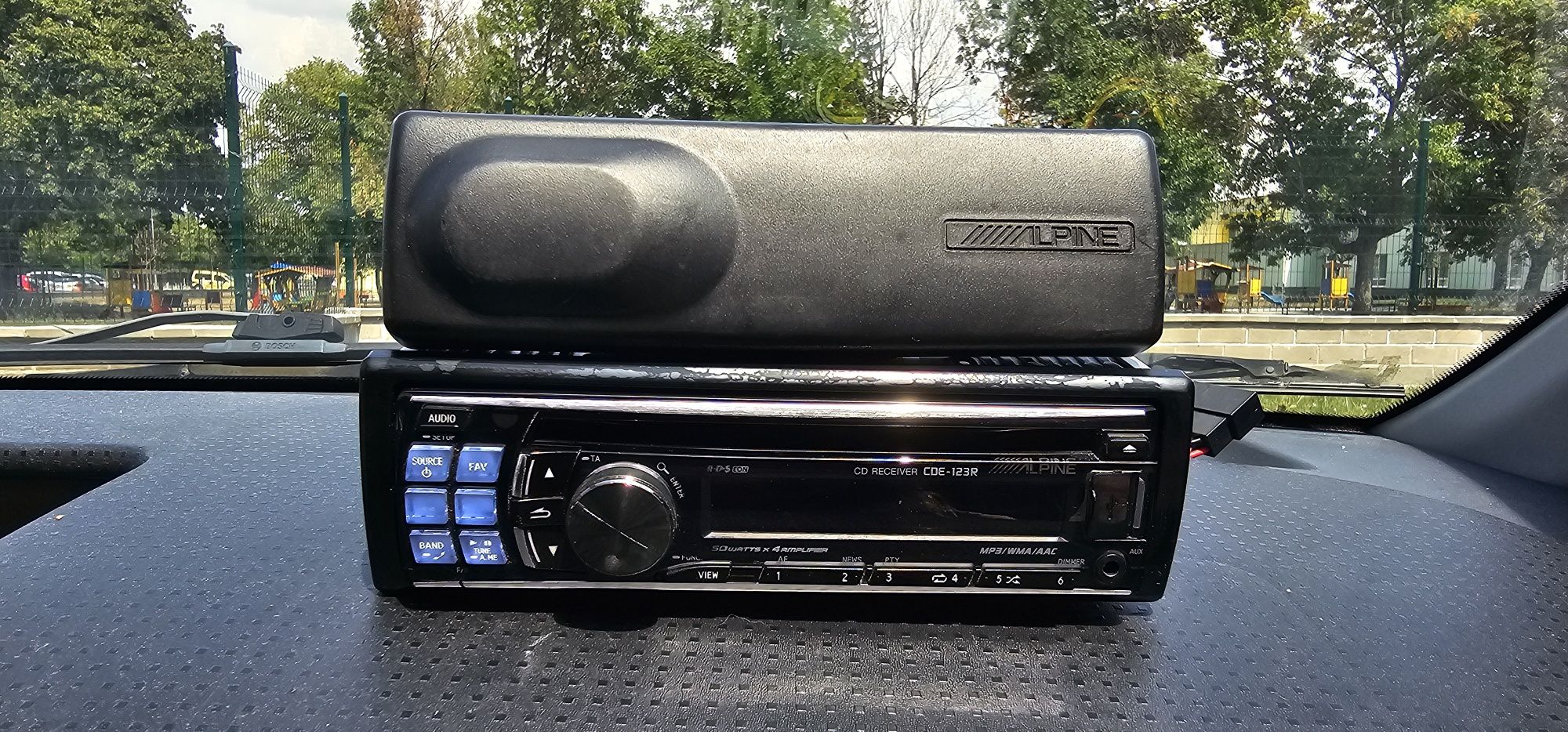 Продавам Alpine cde-123r