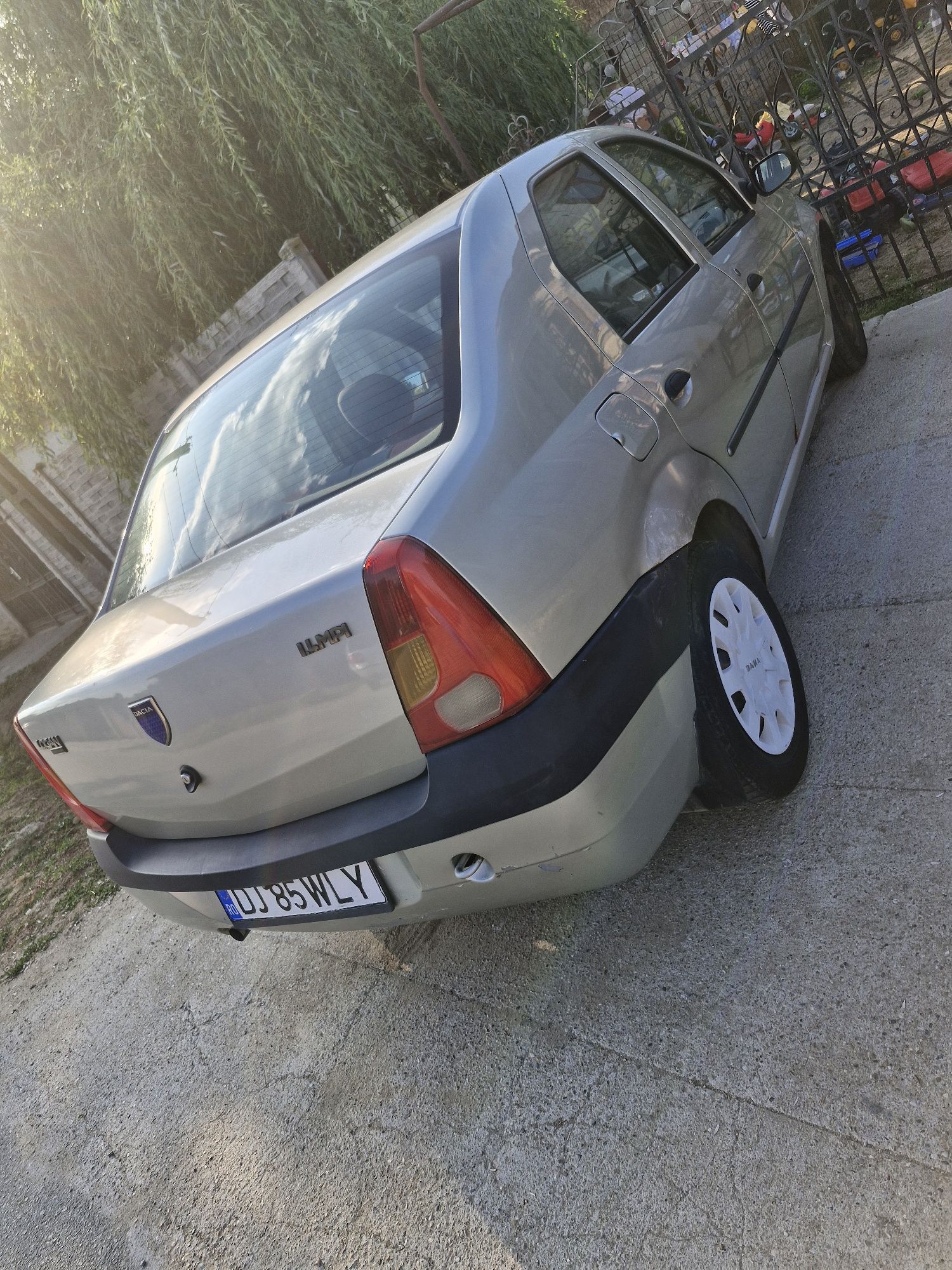 Vând Logan 1.4 mpi